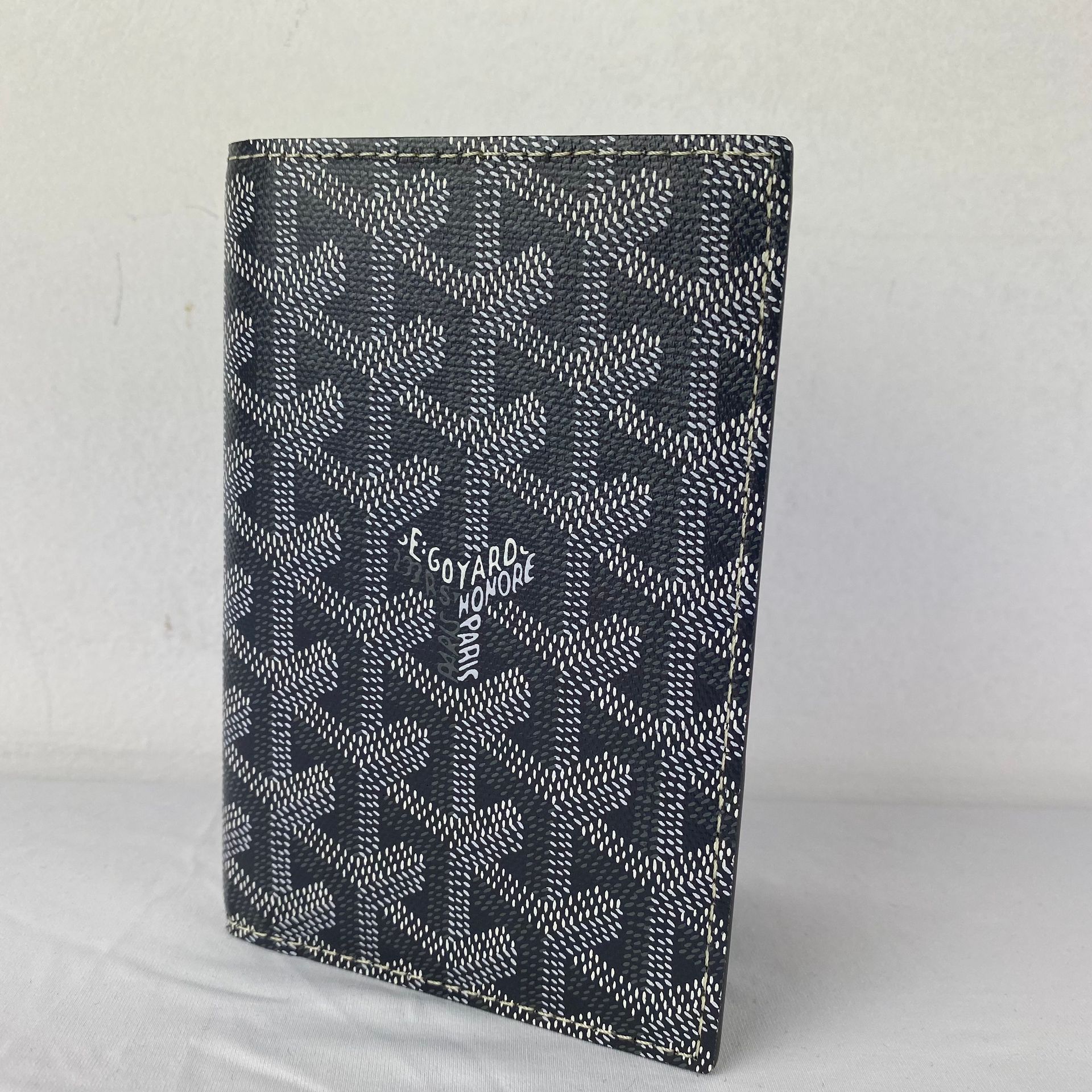 GOYARD 高雅钱包/护照夹，Grenelle款，Goyardine帆布和Vauzelles小牛皮材质，全新，带包。