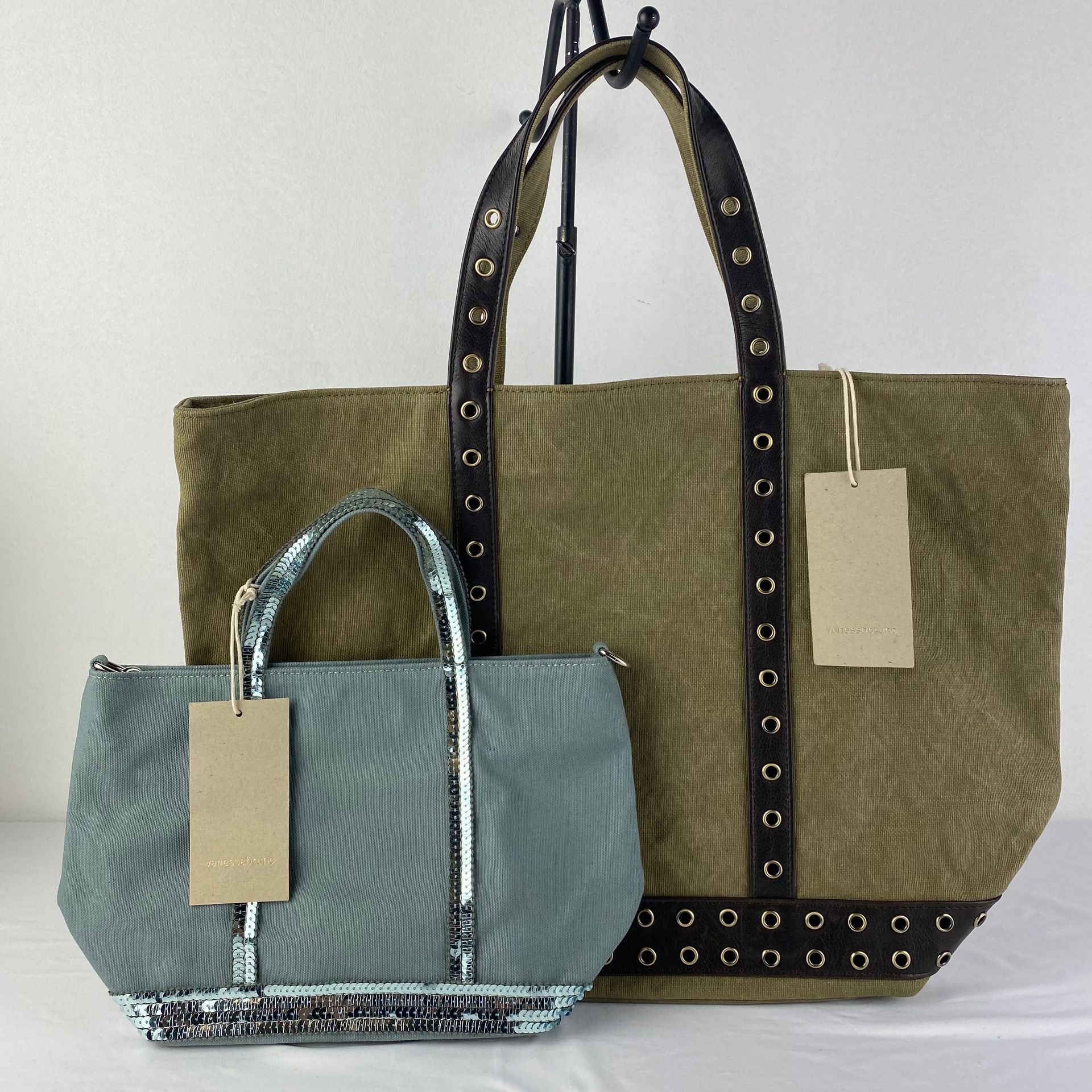 Vanessa BRUNO Lot of 2 VANESSA BRUNO tote bags, 1 medium model 43 cm khaki color&hellip;