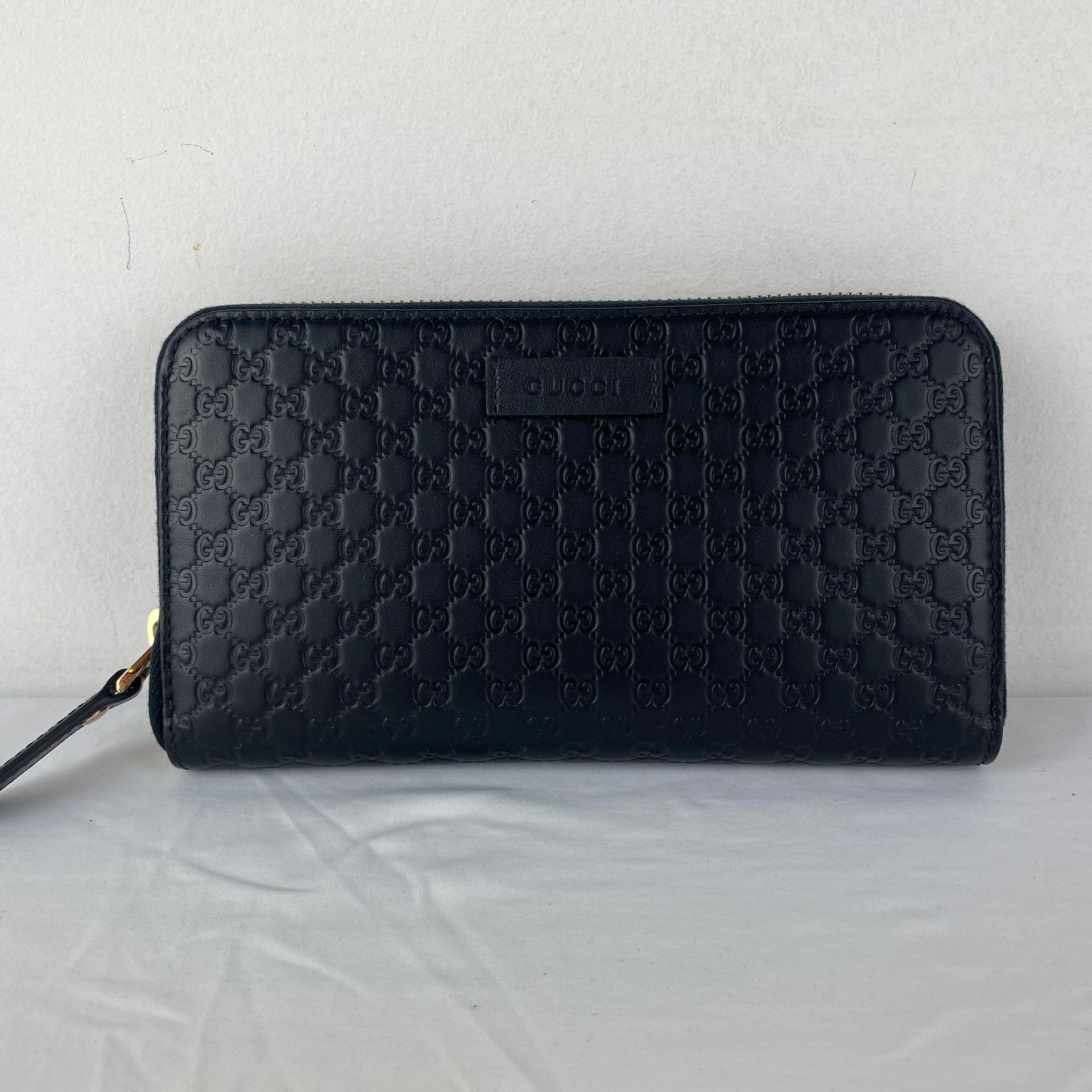 GUCCI A GUCCI Companion in embossed MicroGuggi leather, black color, new with ba&hellip;
