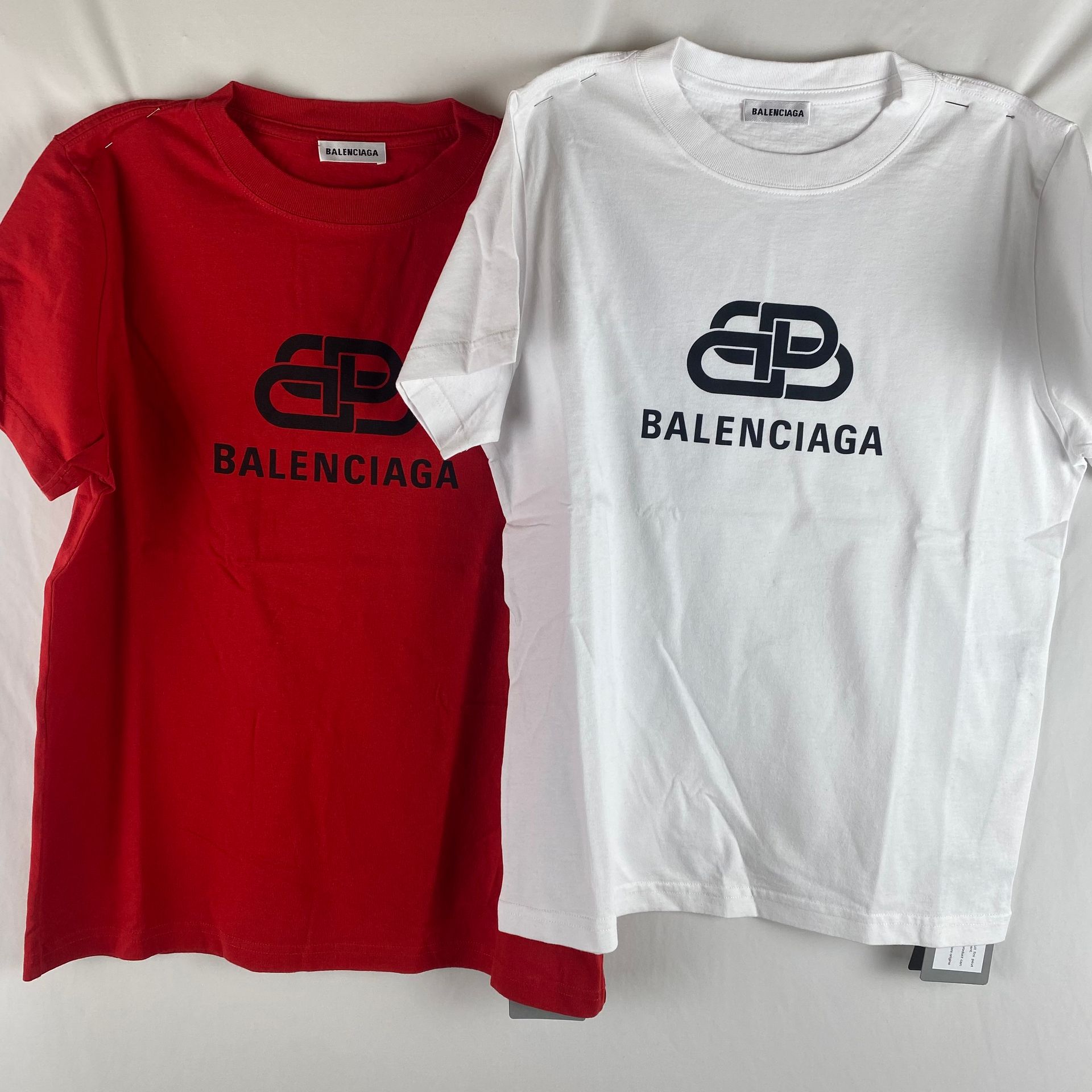 Lot de 2 t-shirts Femme BALENCIAGA blanc et rouge taille…