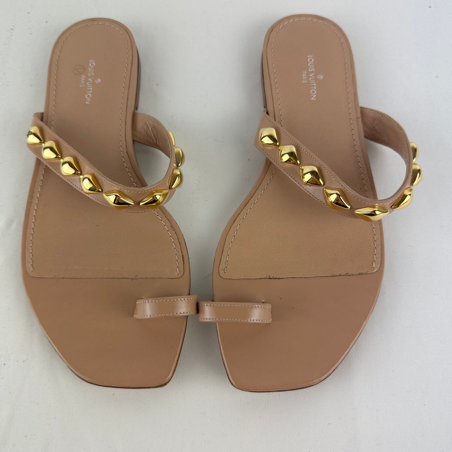 A pair of beige LOUIS VUITTON summer sandals with gold m…