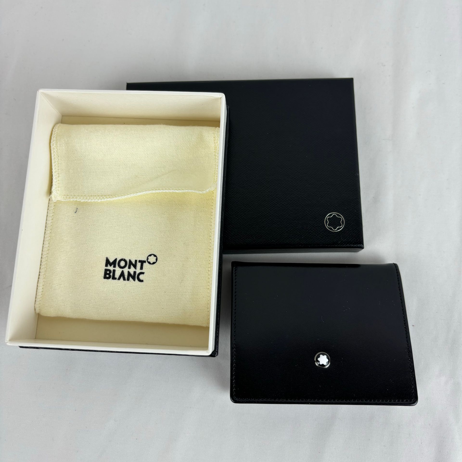 MONTBLANC Portamonete MONTBLANC in pelle nera, misura 8,5/7cm, nuovo in scatola &hellip;