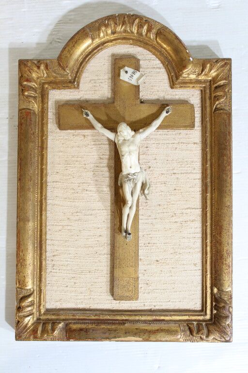 Null Kruzifix aus Elfenbein. 19. Jahrhundert. Höhe : 15 cm.