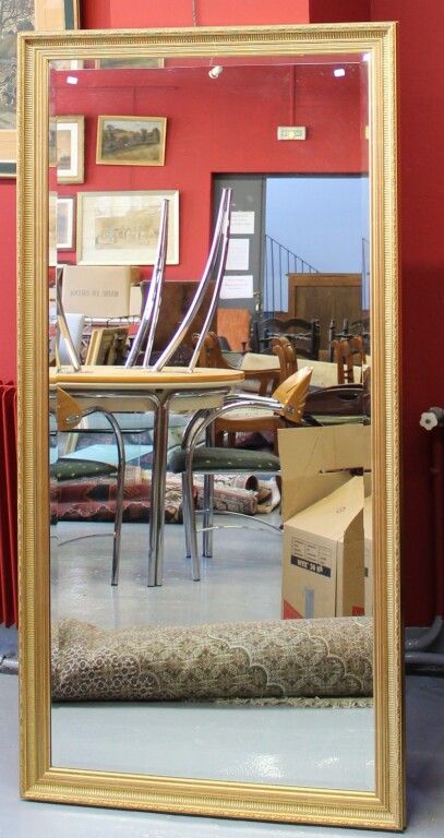 Null Abgeschrägter Spiegel in einem Rahmen mit blattförmigen Rillen. 79,5 x 159 &hellip;