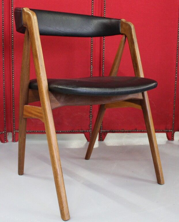 Null Escritorio de estilo escandinavo en madera natural. Adjuntamos un sillón.