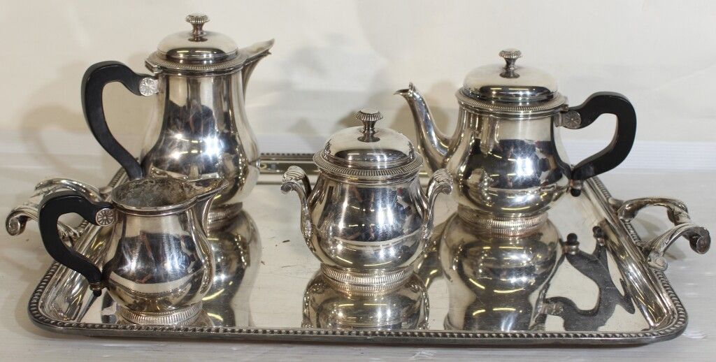Null Ercuis. Service 5 pièces à thé et café, avec plateau en métal argenté.