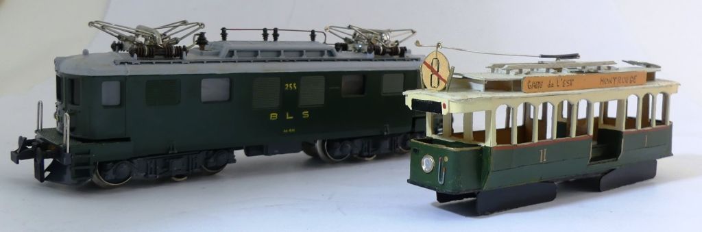 Null 漆面金属的HO机车。BLS。Trix盒子。L. 19 cm.加入了一个模型。