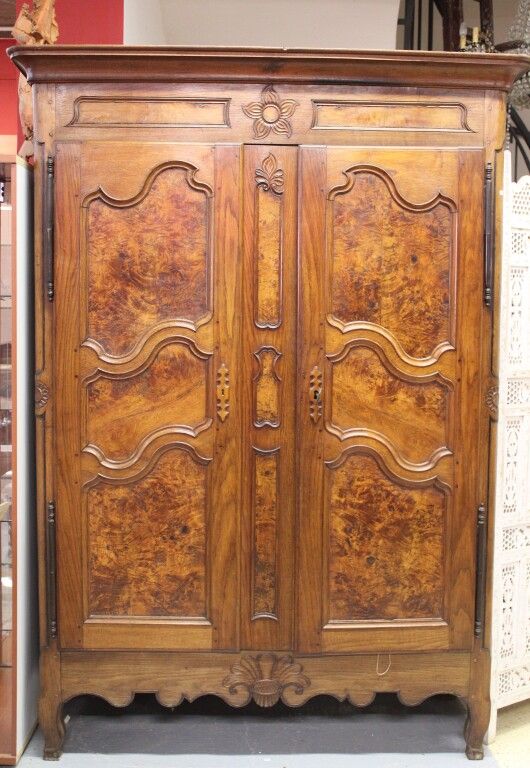 Null Natural wood cabinet. 19th century.