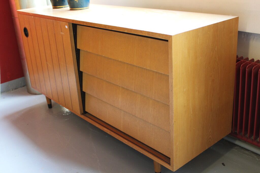 Null Light wood sideboard. It opens with a sliding leaf and 4 drawers. Circa 195&hellip;