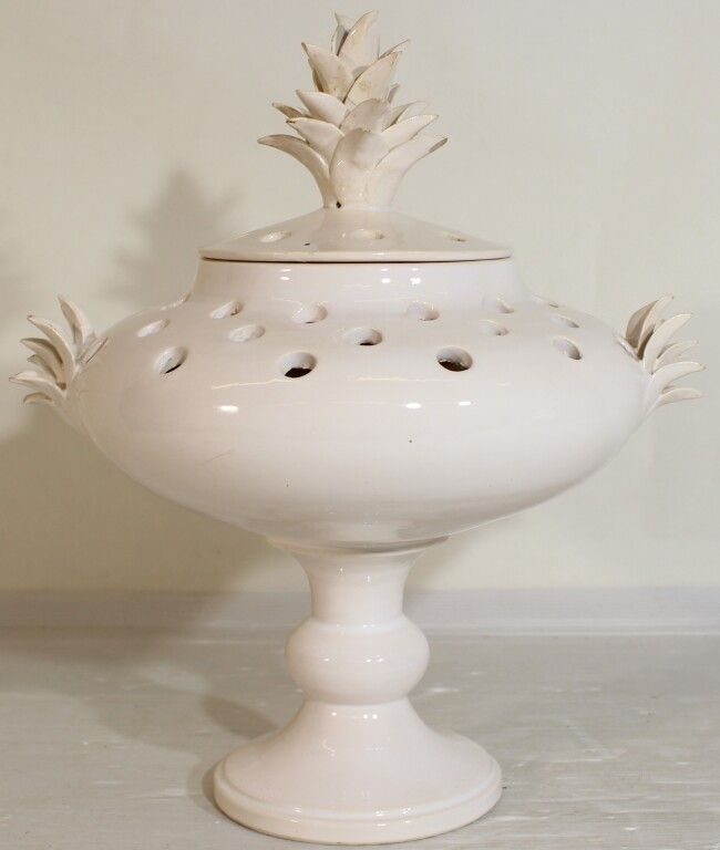 Null Jean ROGER. White glazed ceramic flower pick. Signed Jean Roger, Paris. H. &hellip;