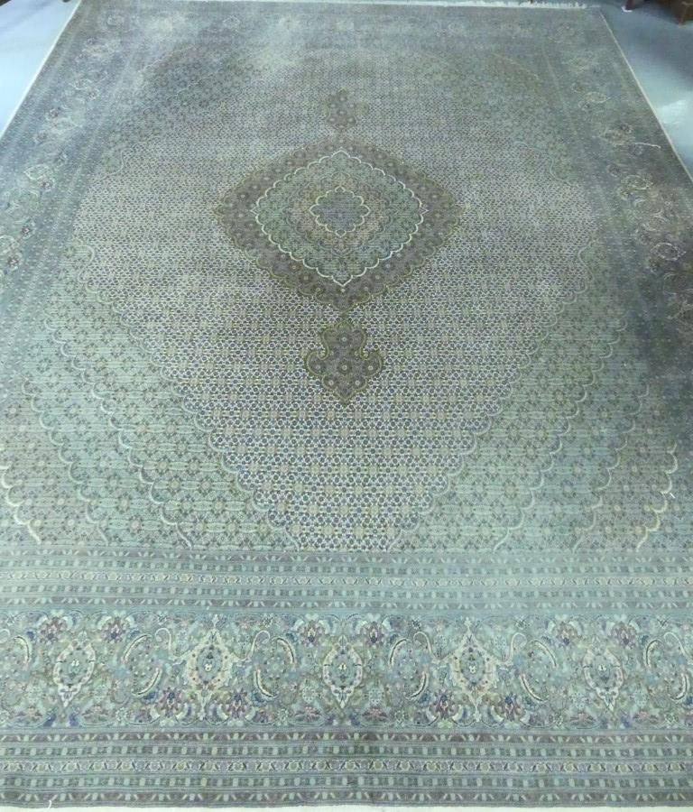 Null Alfombra oriental tabriz en lana y seda. 408 x 305 cm.