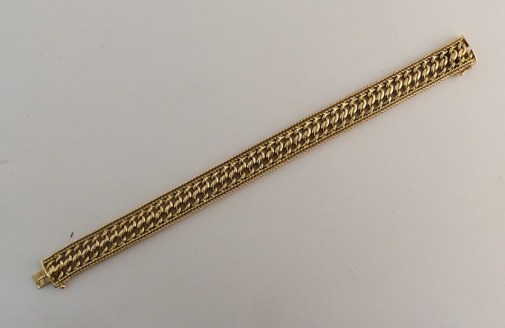 Null Bracciale flessibile in oro giallo. L. 19 cm. Peso: 21,6 g.