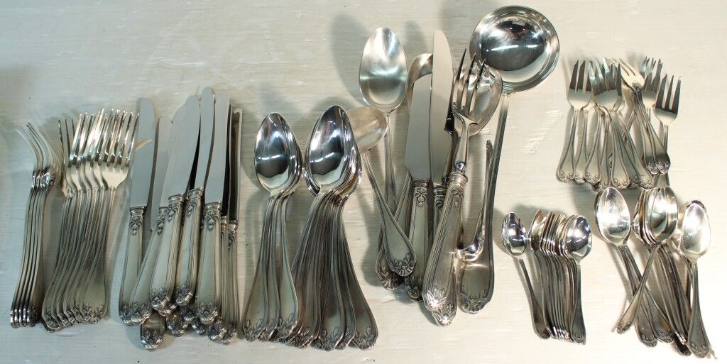 Null Manulor. Silver-plated metal set of 81 pieces. 12 forks - 12 spoons - 12 kn&hellip;