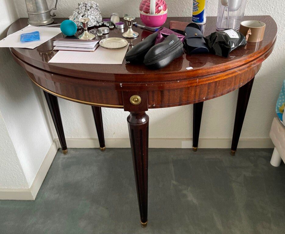 Null Louis XVI style half-moon table.