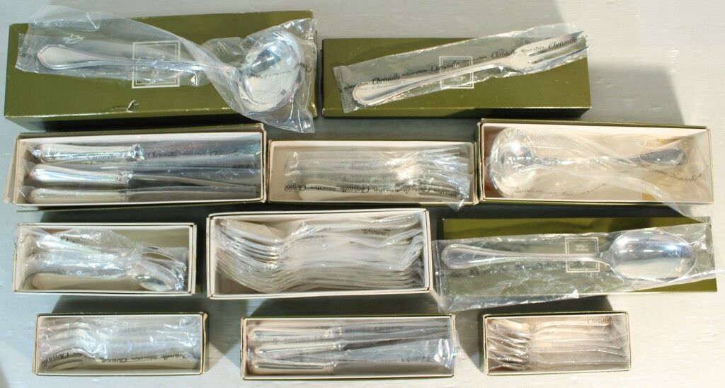 Null Christofle. 52 pieces silver plated metal set. 6 knives - 6 spoons - 6 fork&hellip;