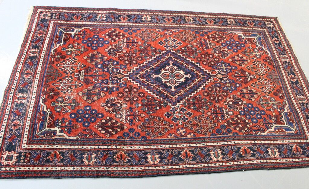 Null Oriental carpet. 198 x 132 cm.