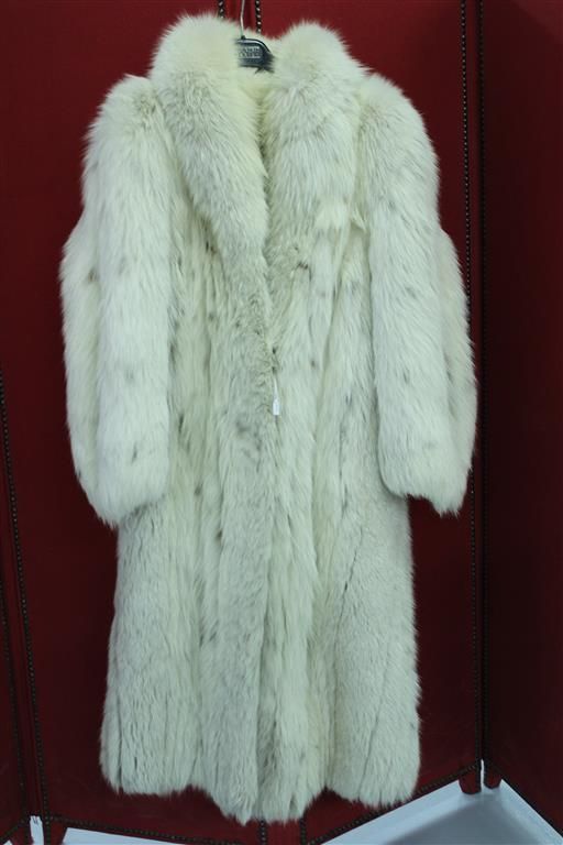 Null Silver fox coat.