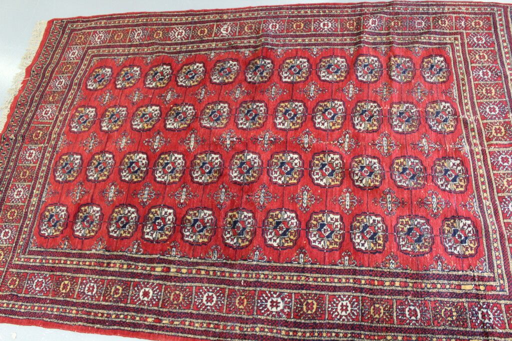 Null Teppich im Boukara-Stil. 280 x 185 cm.