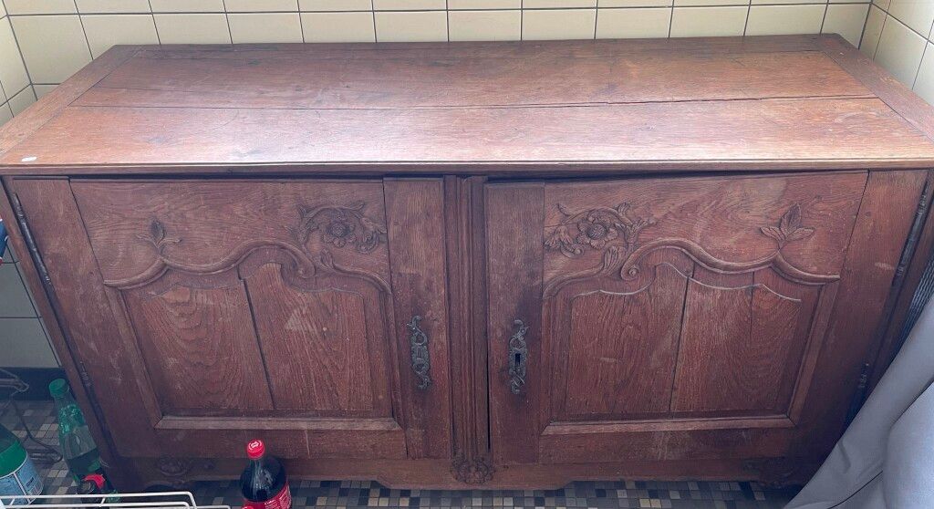 Null Low oak sideboard from the 19th century. Width : 150 cm.