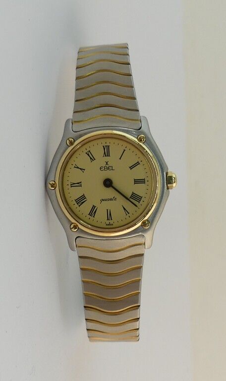 Null EBEL. Ladies' wristwatch in steel and gold plated. Bezel with screw closure&hellip;