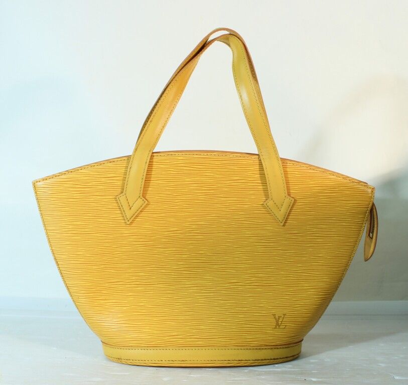 Null Louis Vuitton. Yellow St Jacques happy leather bag. L. 38 cm. Near mint con&hellip;