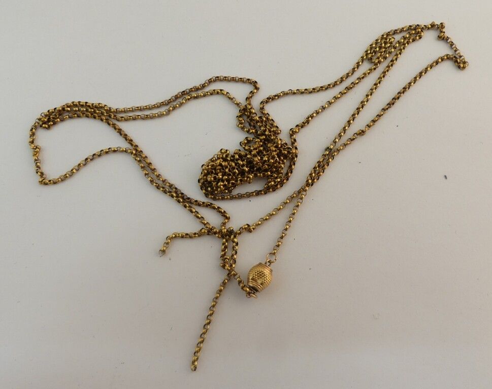 Null Accidental chain in yellow gold. Weight. 10g.