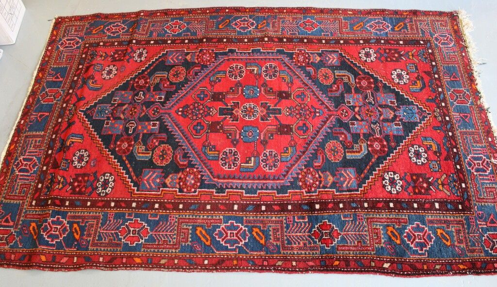 Null Oriental carpet. 207 x 134 cm.