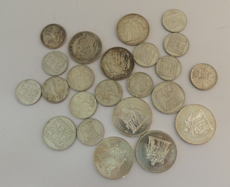 Null Reunión de varias monedas de plata. Peso. 385g.