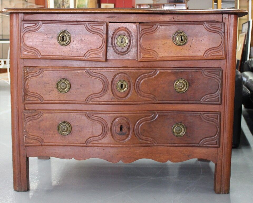 Null Chest of drawers from the beginning of the 18th century.