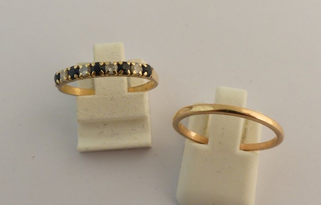 Null Yellow gold ring with stones. Joint ring in yellow gold. PB. 3.3g.