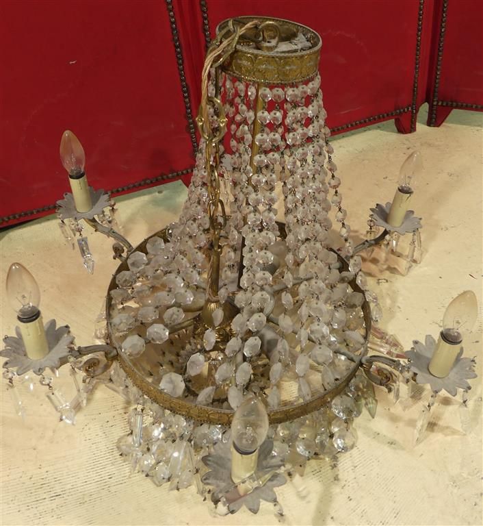 Null Araña de cesta de latón con 9 luces y colgantes. Altura: 75 cm.