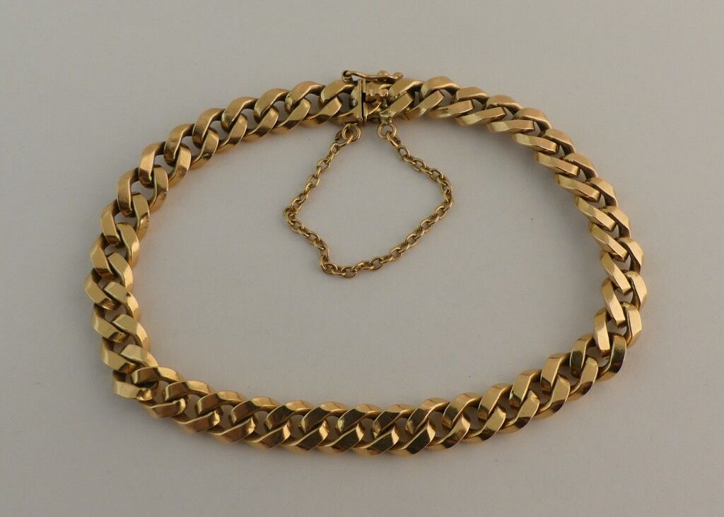 Null Bracelet curb chain in yellow gold. Weight. 11g.