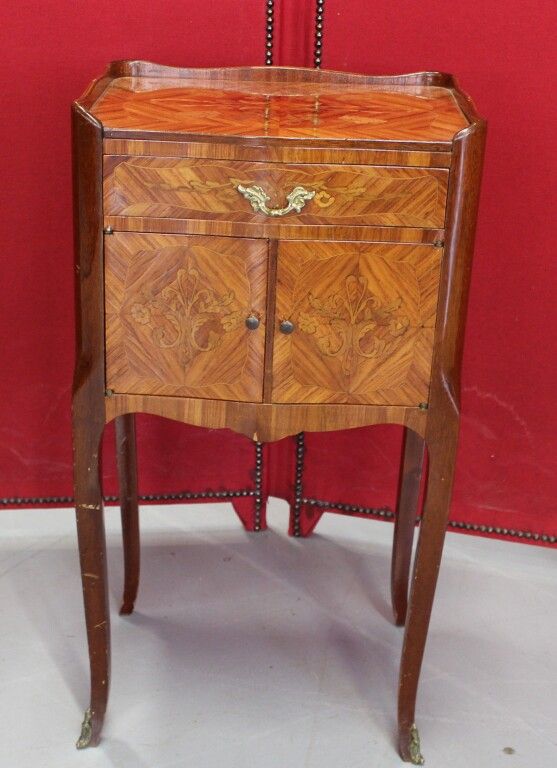 Null Rosewood bedside table.