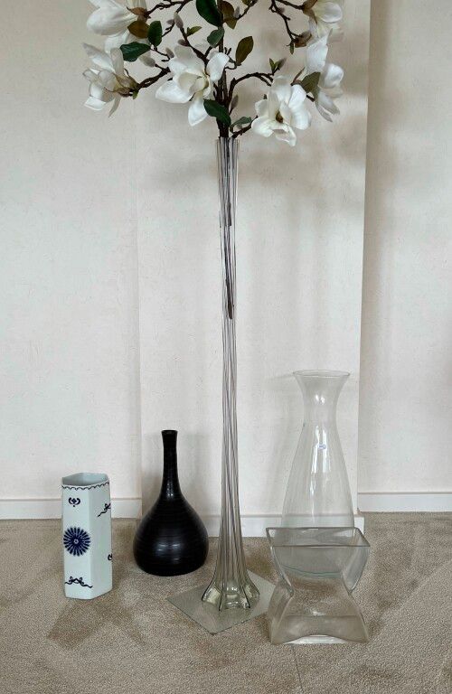 Null Meeting of 5 various vases. Height of the soliflore : 100 cm.