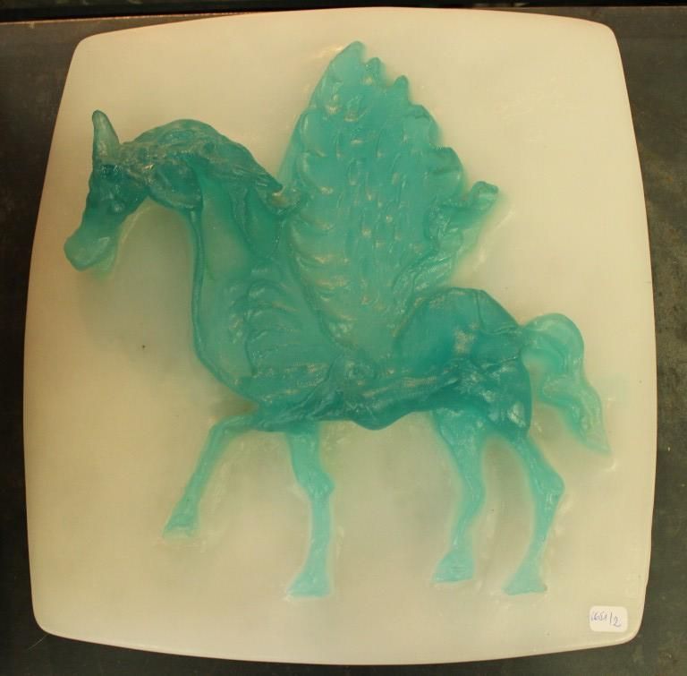 Null Salvador DALI (1904-1989) und DAUM. Pegasus, 1967

Blau gemusterte Glaspast&hellip;