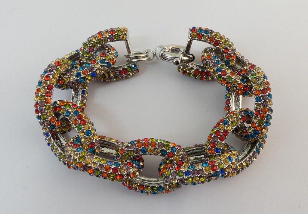 Null Bracelet with small crystals.