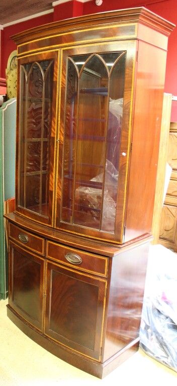 Null Veneer and marquetry curved display case. Height : 209 cm. Width : 100 cm. &hellip;