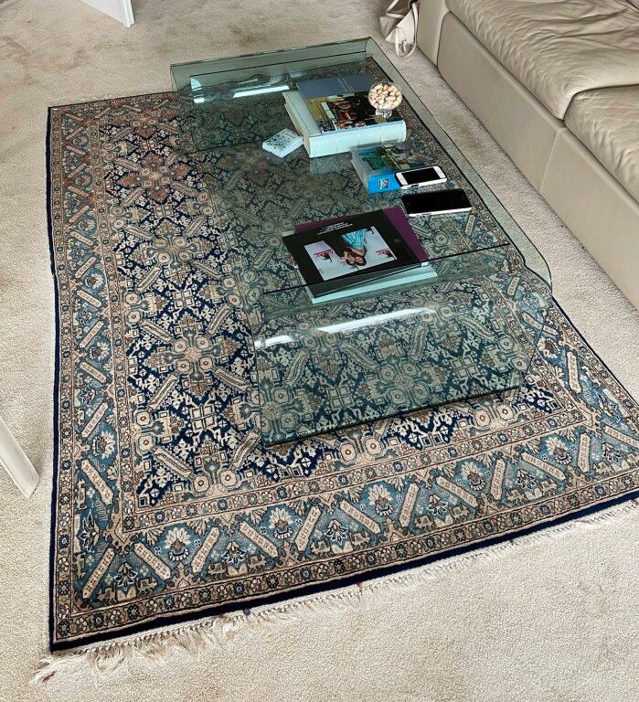 Null Teppich aus orientalischer Wolle mit geometrischen Mustern. 144 x 210 cm.