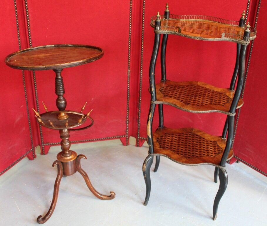 Null 2 pedestal tables. 19th century. (Accident).