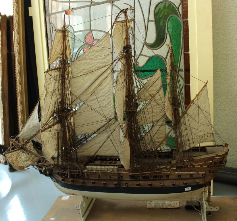 Null 三桅船 "Le Protecteur "的模型。20世纪初。高度：92厘米。长度：97厘米。