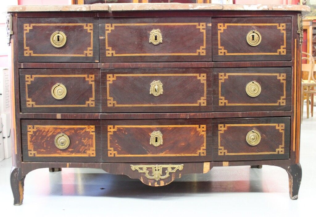 Null Chest of drawers Transition period. Accidents to the marble