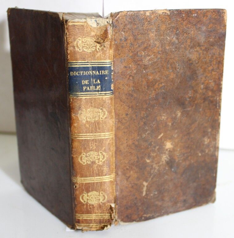 Null CHOMPRÉ（皮埃尔）。寓言词典》。阿维尼翁，Bonnet fils，1827年；12开本，444页，用当代全脂小牛皮装订，书脊光滑。皮埃尔-琼普雷&hellip;