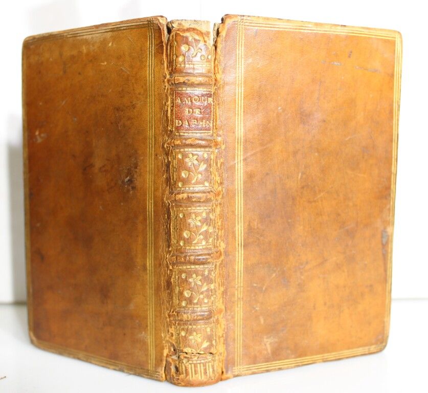 Null 朗格斯。达夫尼斯和克洛伊的牧歌式爱情。由Longus写的希腊文，由Jacques Amyot翻译成法文。伦敦，1779年；12开本，正面插图-176页&hellip;