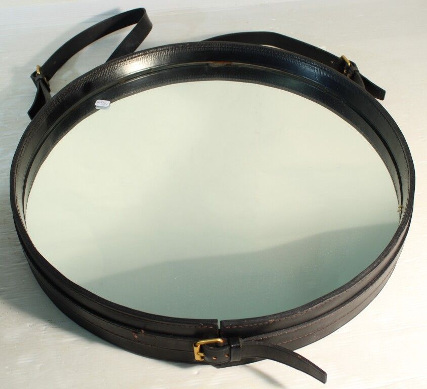 Null ADNET. Circular mirror. Leather frame. (accidents).