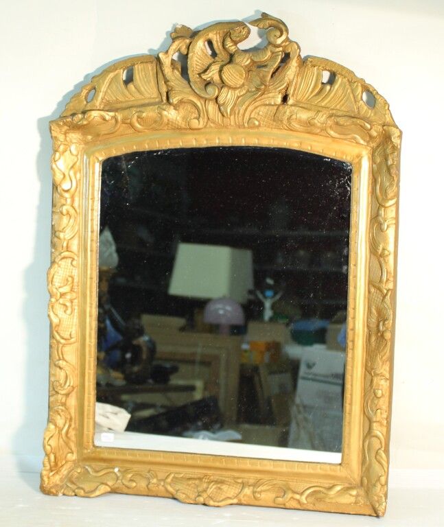 Null Mirror (18th century frame damaged). Height : 69 cm.