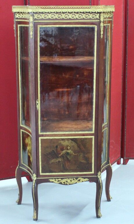 Null 拿破仑三世风格的展示柜。大理石顶部。用马汀清漆装饰。