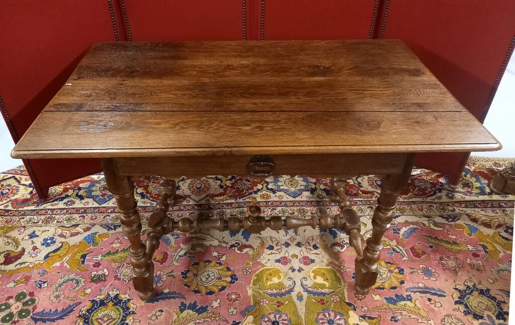 Null Petite table lorraine rustique en chêne. Epoque XVIIIème. 115 x 70 cm.