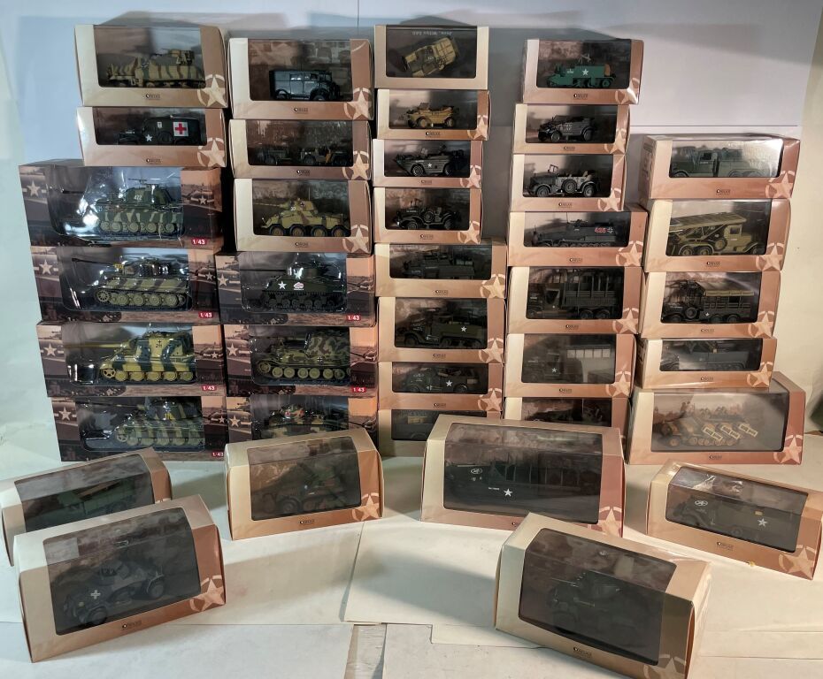 Null Important lot de véhicules militaires miniatures de collection. (environ 12&hellip;