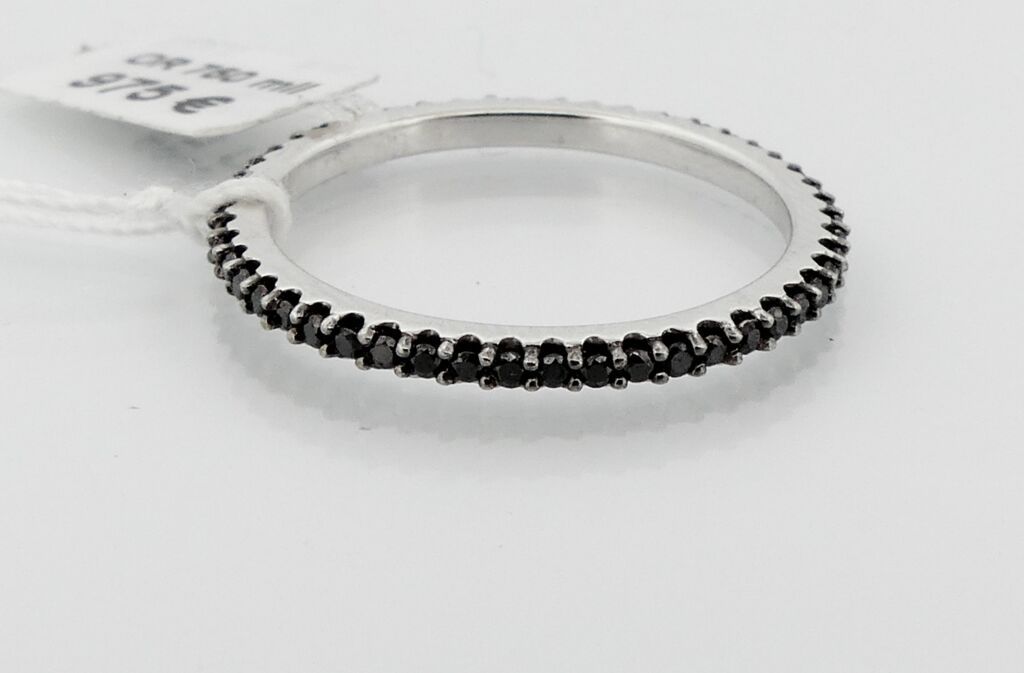 Null 镶嵌黑钻的白金结婚戒指。TDD.53。PB.2g。