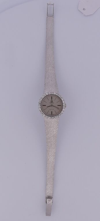 Null OMÉGA. Montre bracelet de dame modèle De Ville en or blanc 750 et diamants.&hellip;